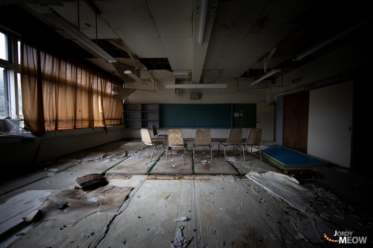 Yubaris Forgotten Asahi School: Time-Worn Education Relic