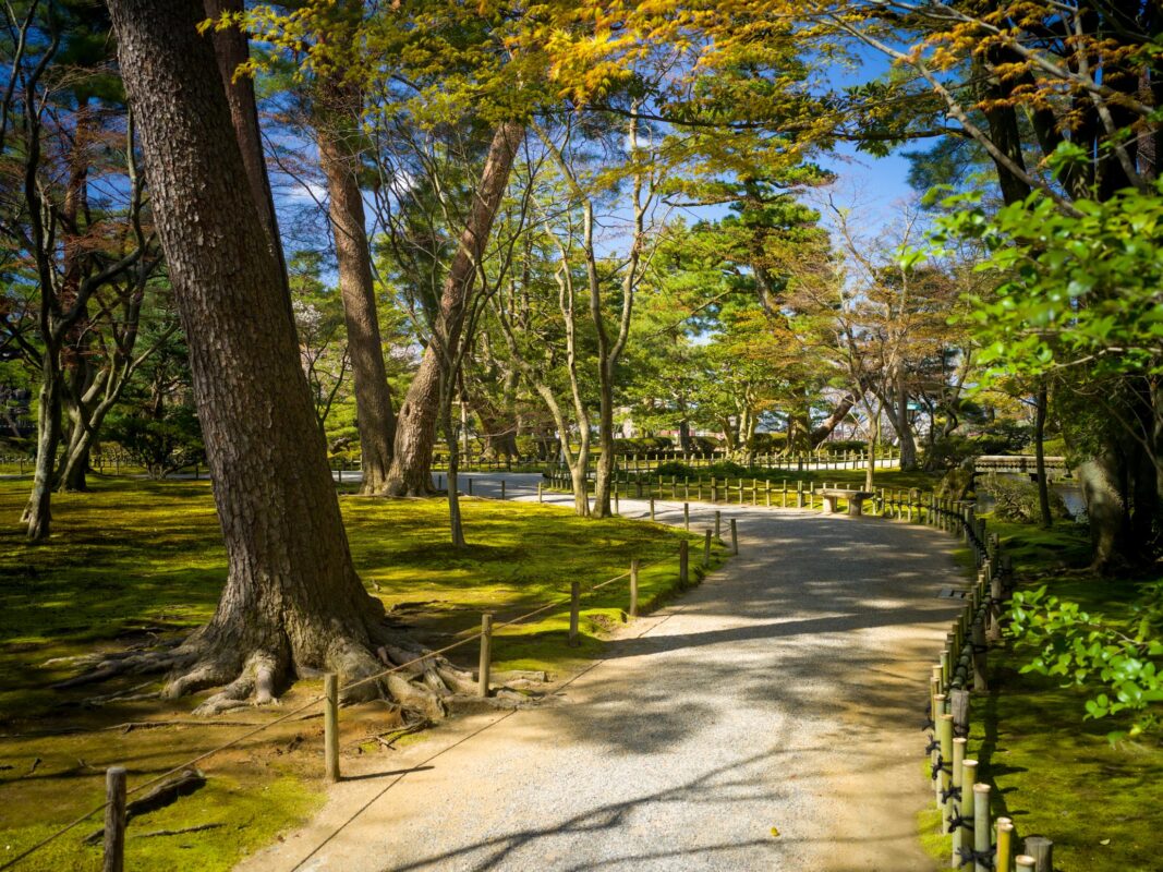 Kenrokuen: Serene Japanese landscape garden masterpiece