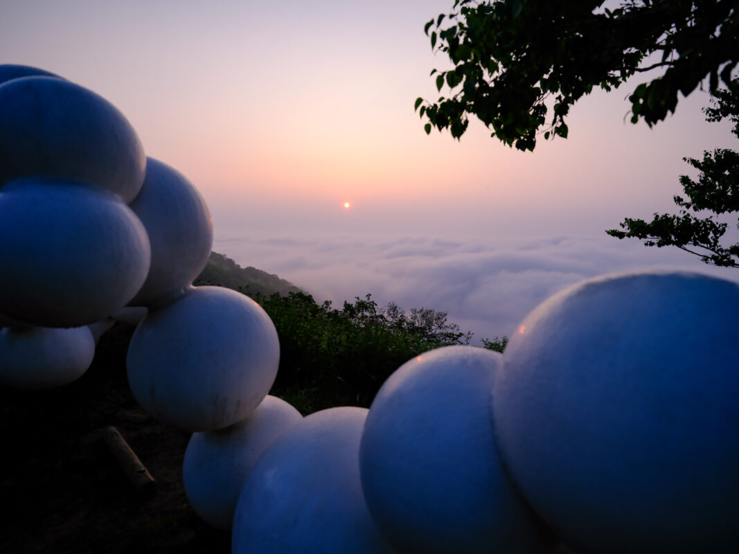 Sunrise at Unkai Terrace overlooking a sea of clouds and mountain silhouettes